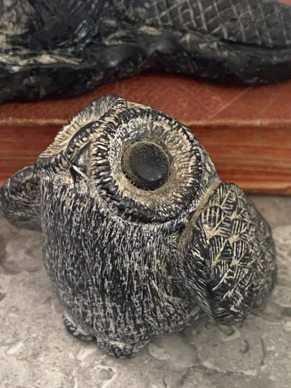 Wolf originals Stone-Look Owl & Beaver Decorative Figurines in Dark Gray - Picture 4 of 13